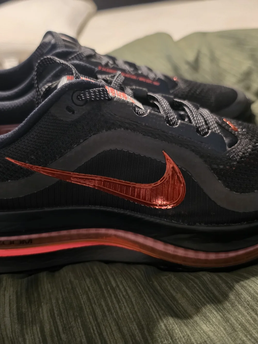 Nike Pegasus Premium. Black And Metallic Red
